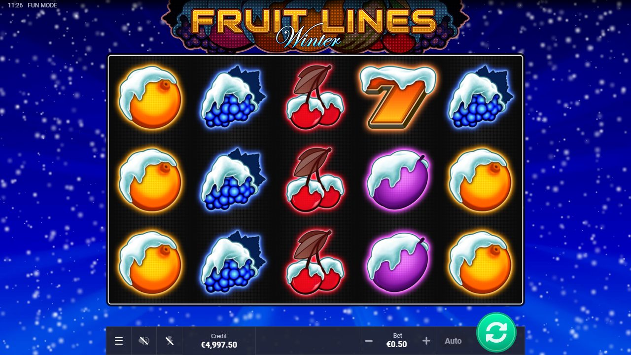 Meine erste Runde im FUN-Modus bei €0,50: schneebedeckte Orangen, Trauben, Kirschen, Pflaumen und ein orangefarbenes 7-Symbol vor dem nachtblauen Schneehimmel.: Fruit Lines Winter